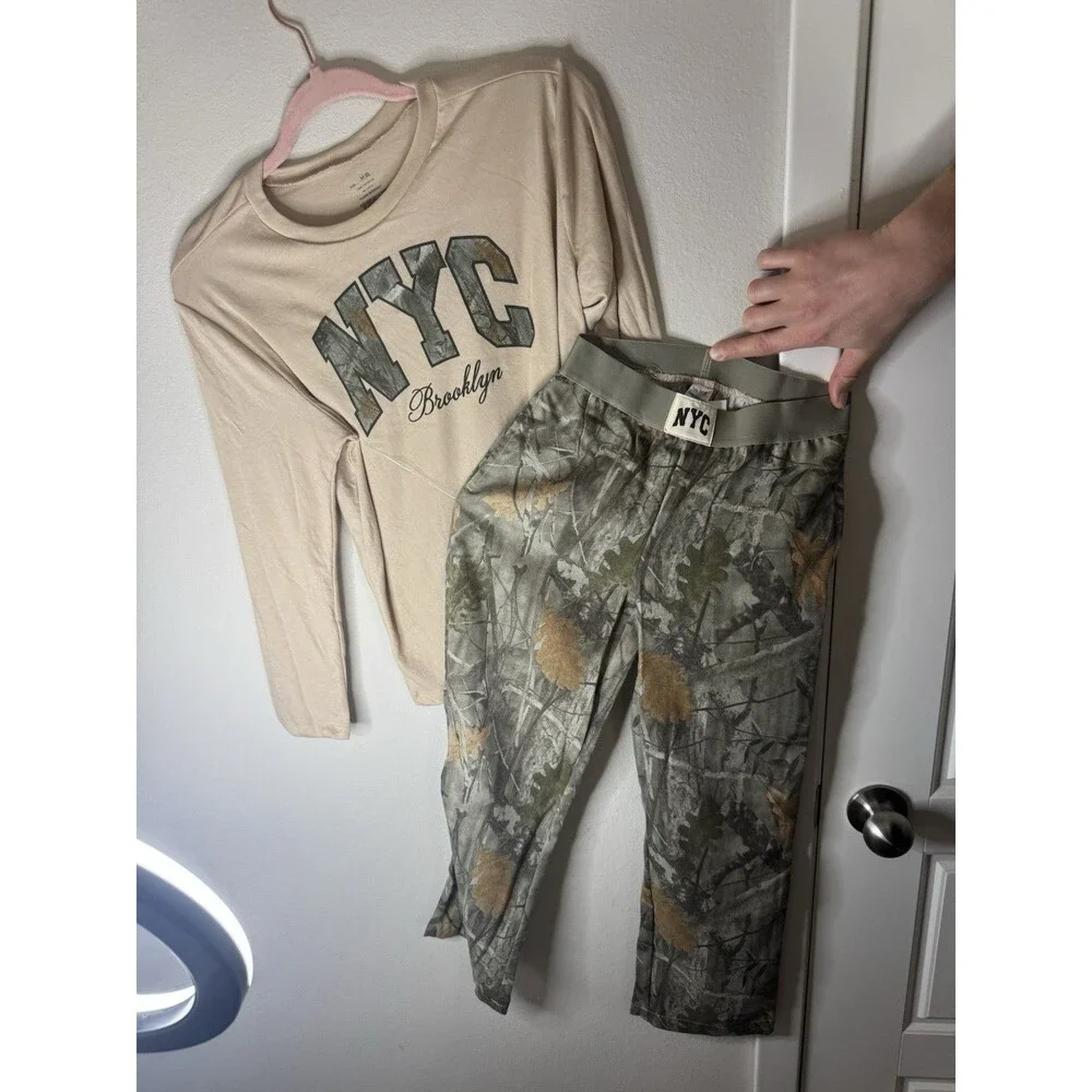 Boys M (8) 2-Piece Flame Resistant NYC Brooklyn Long Sleeve Camo Pajama Set